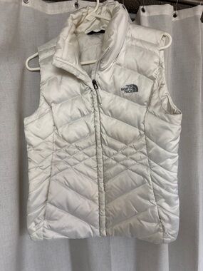 The North Face Medium Women's White Quilted Insulated Vest